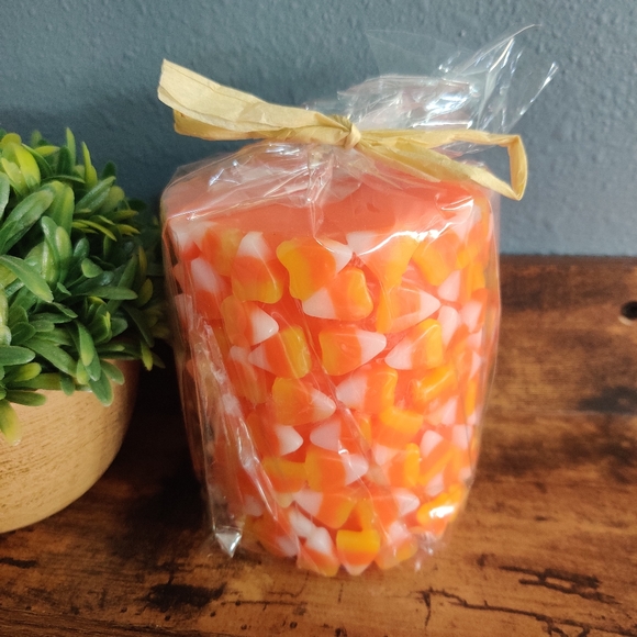 Candy corn NWT pillar 3" x 4" Fall Halloween Harvest Decor New orange wax - Picture 1 of 3